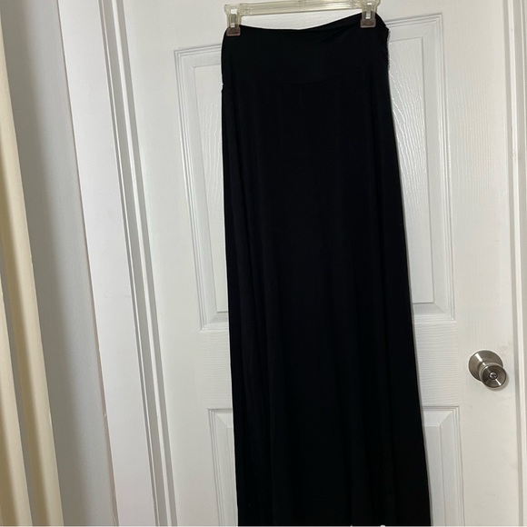 Bobeau Black Maxi Skirt - Picture 2 of 7